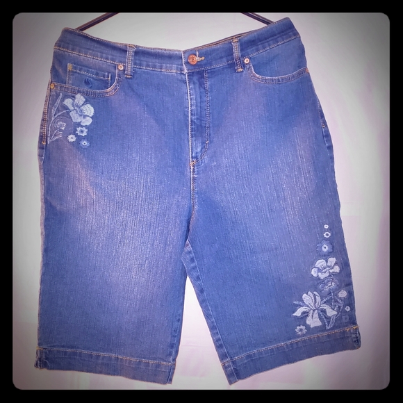 gloria vanderbilt amanda all around slimming effect shorts